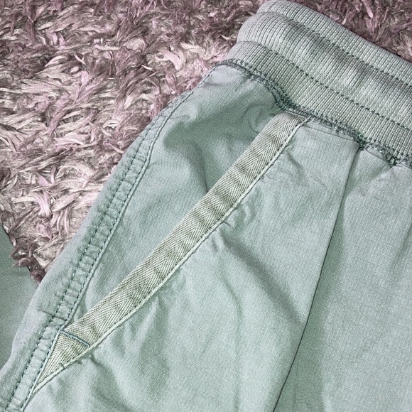 LL bean Sz small elastic bottom crop pants - Picture 4 of 9